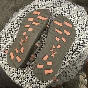 Size 7 women Chaco pink and gray